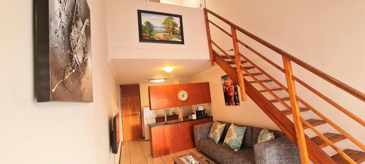 Entire Loft On Lunnon St, Hillcrest/Hatfield Appartamento Pretoria-Noord Esterno foto